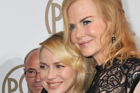 Naomie Watts (l.) und Nicole Kidman posieren zusammen auf dem roten Teppich
