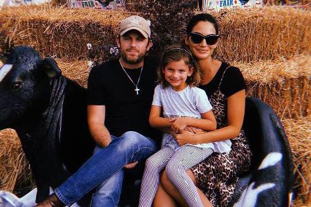 Familienzeit auf dem Rummelplatz: Caleb Followill und Lily Aldridge verbringen Zeit mit Tochter Dixie Pearl
