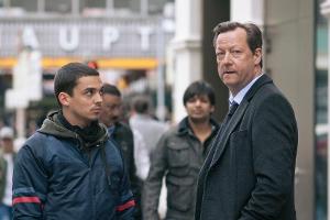 "Polizeiruf 110: Das Gespenst der Freiheit": Farim Koban (Jasper Engelhardt) und Hauptkommissar Hanns von Meuffels (Matthias...