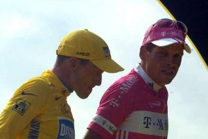 Die einstigen Konkurrenten Jan Ullrich (r.) und Lance Armstrong sind gute Freunde geworden