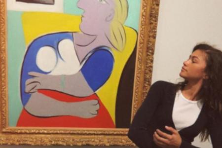 Zendaya ahmt die Frau auf dem Picasso-Bild nach