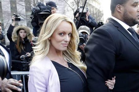Was Stormy Daniels wohl so zu erzählen hat im 
