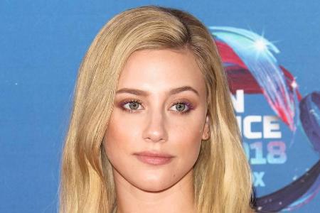 Lili Reinhart muss sich mit Hackern herumschlagen