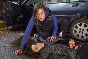 "Der Tel-Aviv-Krimi: Tod in Berlin": Sara (Katharina Lorenz) kann der tödlich verletzten Tamar (Hen Yanni) nicht mehr helfen.