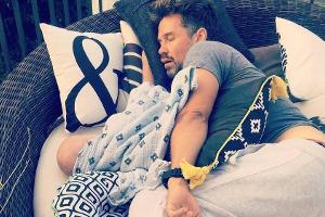 Zwei müde Männer: Wayne Carpendale und sein Söhnchen