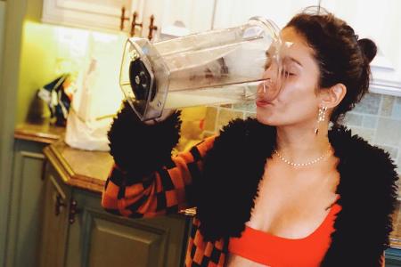 Vanessa Hudgens lässt es sich am Geburtstag ihres Freundes sichtlich gut gehen