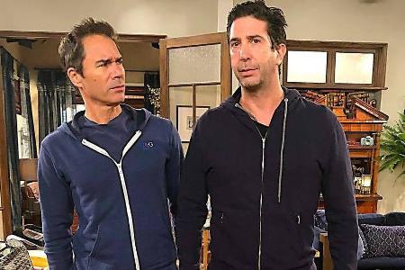Debra Messing fotografierte Eric McCormack (l.) und David Schwimmer am Set von 