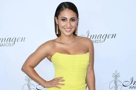 Francia Raisa zieht auf dem Red Carpet alle Blicke auf sich