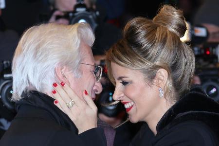 Richard Gere und Alejandra Silva bei einem gemeinsamen Auftritt in Berlin