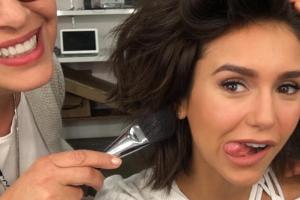Ob Schauspielerin Nina Dobrev schon die Vorteile von Babypuder beim Schminken kennt?