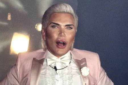 Rodrigo Alves beim Einzug in das 