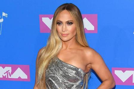 Jennifer Lopez auf dem roten Teppich bei den 
