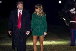 Die Hose fällt fast nicht auf: Melania Trump bei der Rückkehr eines Auslandsbesuchs