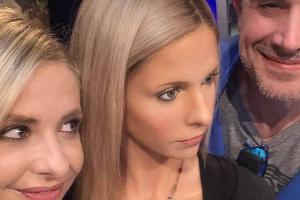 Sarah Michelle Gellar besucht mit Ehemann Freddie Prinze Jr. ihre Wachsfigur