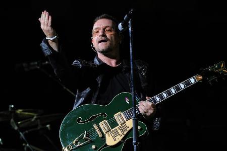 Bono von U2 bei einem Auftritt