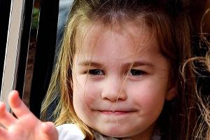 Prinzessin Charlotte musste mit ihrer Mama Kate in einen Pub gehen