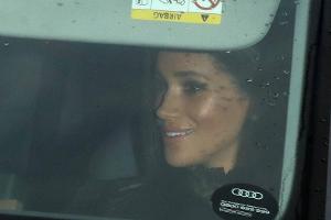 Herzogin Meghan bei der Ankunft im Buckingham Palace