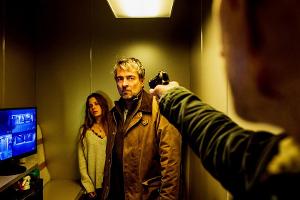 Gefangen im Panik-Room: Reto Flückiger (Stefan Gubser) wird bedroht