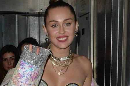 Miley Cyrus gönnt sich wieder ab und zu einen Joint