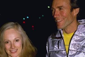 Clint Eastwood mit seiner damaligen Partnerin Sondra Locke