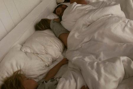 Elsa Pataky postete diesen Schnappschuss von ihrem Mann Chris Hemsworth mit seinen zwei Söhnen