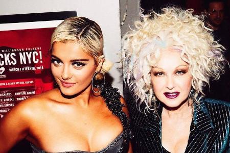 Bebe Rexha (l.) und Cyndi Lauper setzen sich für den guten Zweck ein