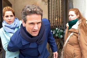 "GZSZ": Nina (l.) kommt Toni zu Hilfe, als diese von Martin angegangen und bedroht wird