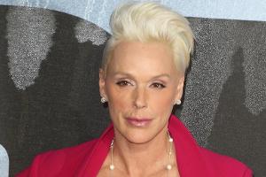 Brigitte Nielsen strahlt bei der Premiere von "Creed II" in Pink