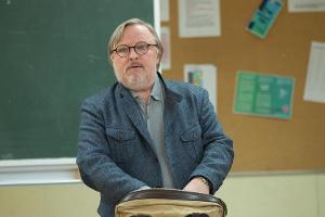 "Extraklasse": Ralph Friesner (Axel Prahl) beginnt mit dem  Unterricht, die Schüler beteiligen sich nur mäßig