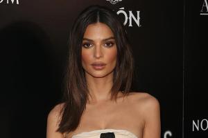 Emily Ratajkowski präsentiert schon im Mai einen strahlend braunen Teint, ganz ohne Sonnenbrand