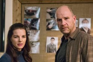 "Wolfsland: Irrlichter": Viola Delbrück (Yvonne Catterfeld) und Burkhard "Butsch" Schulz (Götz Schubert) haben die Ermittlun...