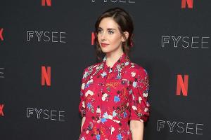 Alison Brie beweist: Auch auf dem roten Teppich kann man Sommerkleider tragen