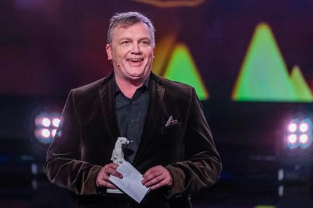 Hape Kerkeling freut sich über seinen Blauen Panther