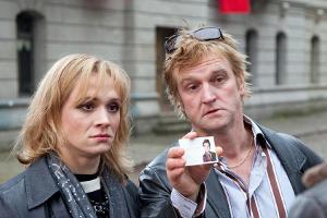 "Rubbeldiekatz": Jungschauspieler Alexander Honk (Matthias Schweighöfer, links) bekommt Hilfe von seinem Bruder Jürgen (Detl...