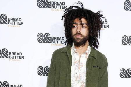 Noah Becker kommt seinem Künstler-Image auch optisch nach