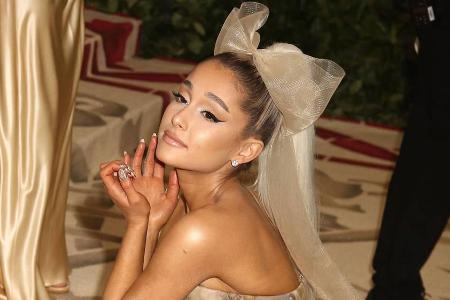 Bei der Met Gala 2018 zeigte sich Ariana Grande zum ersten Mal seit dem Manchester-Anschlag wieder auf einem roten Teppich