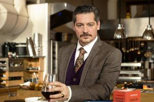 Fritz Karl spielt den eigenwilligen Anwalt Falk