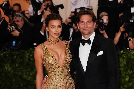Premiere: Bradley Cooper und Irina Shayk auf einem roten Teppich