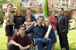 Cast (v.l): Katja (Lisa Wagner), Lisa (Saskia-Sophie Rosendahl), Roman (Ferdinand Lehmann), Martin (Florian Lukas), Anna (Zi...