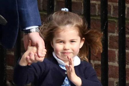 Schon ganz der Profi: Prinzessin Charlotte auf dem Weg ins Krankenhaus, wo sie ihren kleinen Bruder besuchte