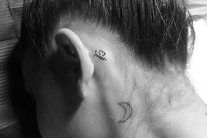 Die kleine Biene mit Herz darüber sagt mehr als tausend Worte. Ein Tribut für die Opfer von Manchester