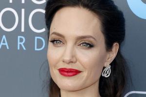 Weißer Engel statt dunkle Fee: Angelina Jolie bei den Critics' Choice Awards 2018