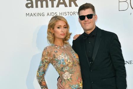 Paris Hilton und Chris Zylka sind seit Februar 2017 ein Paar und seit Januar dieses Jahres verlobt.
