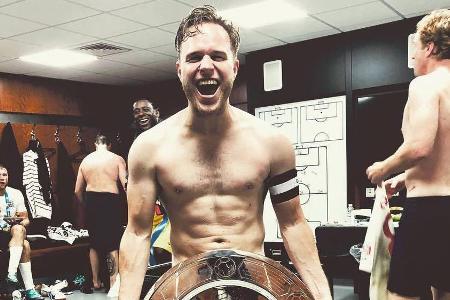 Olly Murs konnte vor Freude (seine Kleidung) nicht an sich halten