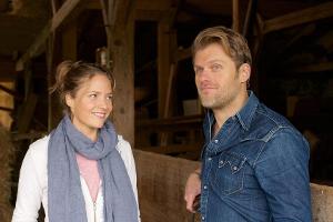 "Lena Lorenz - Ein Fall von Liebe": Lena (Patricia Aulitzky) und Quirin (Jens Atzorn), der ihre Scheune umbauen soll, verste...