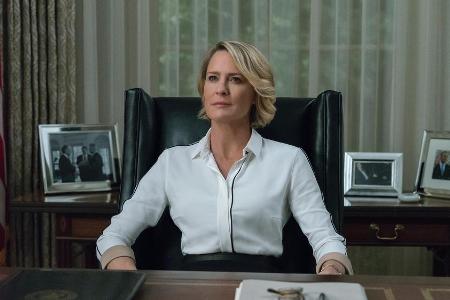 Claire Underwood (Robin Wright) hat definitiv keine Hemmungen mehr, sich die Hände schmutzig zu machen, wie das neueste Prom...