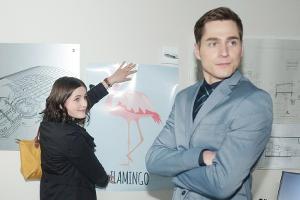 "Unter uns": Larissa ärgert Ringo mit einem kleinen Geschenk, auf das Lotta sie gebracht hat