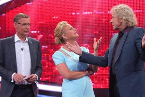 Barbara Schöneberger mit Günther Jauch (l.) und Thomas Gottschalk in der Show "Die 2"