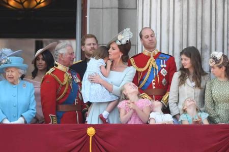 Einzig bei Prinzessin Charlotte sank die Stimmung kurzzeitig - zum Glück konnte sie Mama Kate umgehend trösten