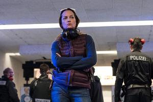 "Unter anderen Umständen: Tod eines Stalkers": Beim Schießtraining beweist Jana Winter (Natalia Wörner) ihre Treffsicherheit